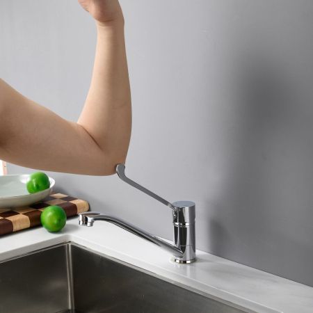 Смеситель для кухни с хирургической ручкой BELZ B70019, хром