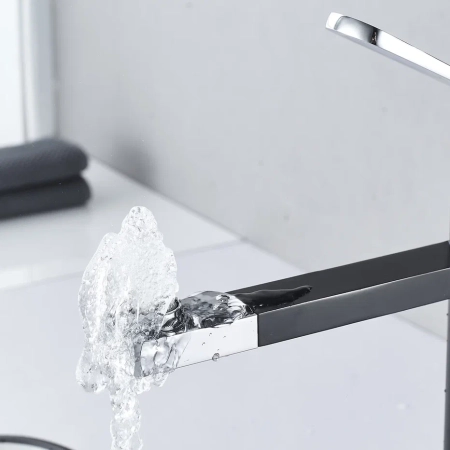 Смеситель для раковины с поворотным носиком Shevanik S6611H, черный/хром, артикул S6611H