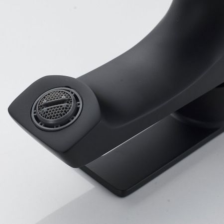 Смеситель для раковины с гигиеническим душем Raffine F171H, черный, артикул F171H