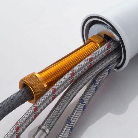 Смеситель для кухни с выдвижным изливом Shevanik S363C, белый