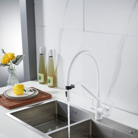 Смеситель для кухни с гибким изливом и подключением фильтра Shevanik S278C, белый, артикул S278C