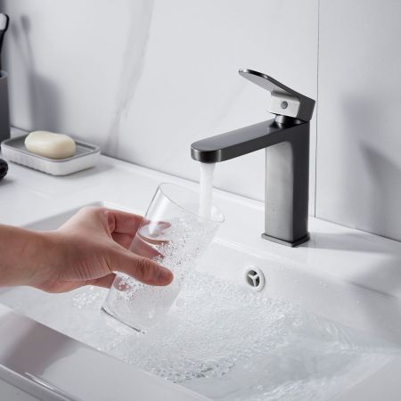 Смеситель для раковины Shevanik S4501T, оружейная сталь