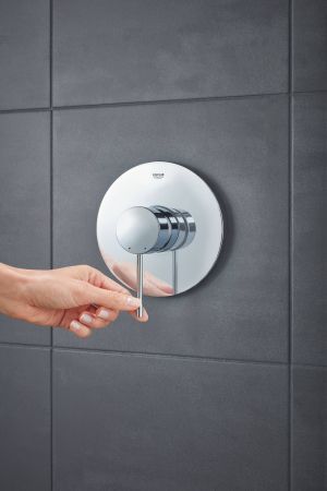 Смеситель однорычажный для душа GROHE Essence, круглая розетка, хром (24057001), артикул 24057001