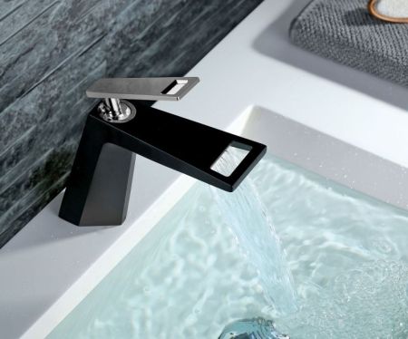 Смеситель для раковины Bronze de Luxe Quadro A919BC Черный Хром, артикул A919BC