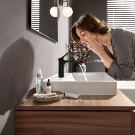 Смеситель для раковины, Hansgrohe, Vivenis, тип открывания воды-однорычажный, тип регулирования воды-керамический картридж, монтаж-на раковину/столешницу, отверстия для монтажа-1, высота, мм-168, вынос излива, мм-146, тип излива-неподвижный, донный клапан, артикул 75022670