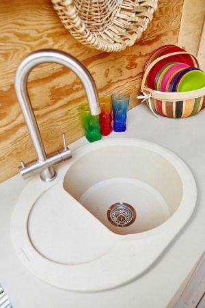 Смеситель для кухни, OMOIKIRI, Akita, тип открывания воды-однорычажный, тип регулирования воды-керамический картридж, монтаж-на раковину/столешницу, отверстия для монтажа-1, высота, мм-405, вынос излива, мм-195, тип излива-поворотный, тип подводки-гибкая,