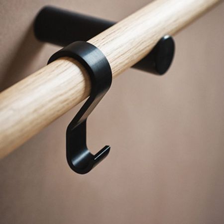 AGAPE DOT LINE Крючок из аллюминия, цвет черный брашированный