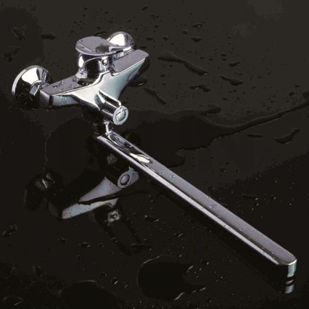 Смеситель для ванны D-Lin D147601, хром