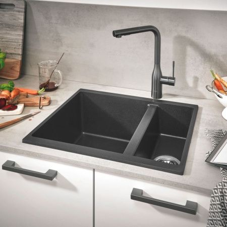 Мойка GROHE K500 с 1,5 чашей, 555 x 460 мм, черный гранит (31648AP0) Мойка GROHE K500 с 1,5 чашей, 555 x 460 мм, черный гранит (31648AP0)