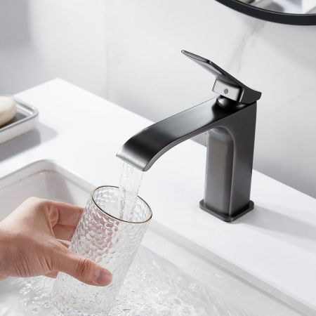 Смеситель для раковины Shevanik S4001T, оружейная сталь, артикул S4001T