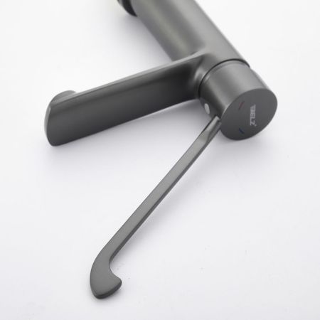 Смеситель для раковины с хирургической ручкой BELZ B10019-3, оружейная сталь