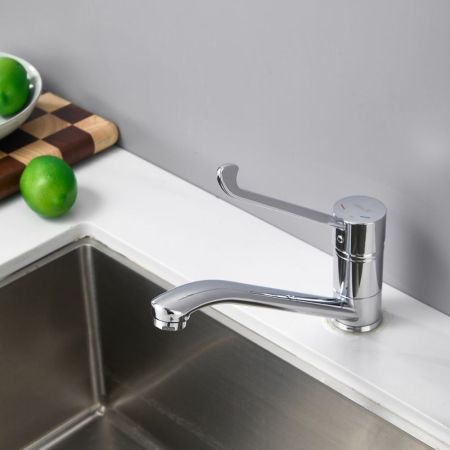 Смеситель для кухни с хирургической ручкой BELZ B70019, хром