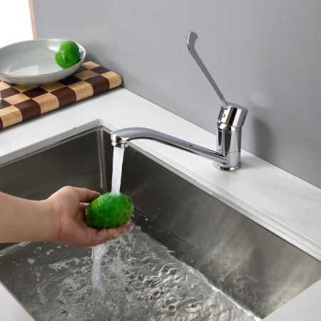 Смеситель для кухни с хирургической ручкой BELZ B70019, хром