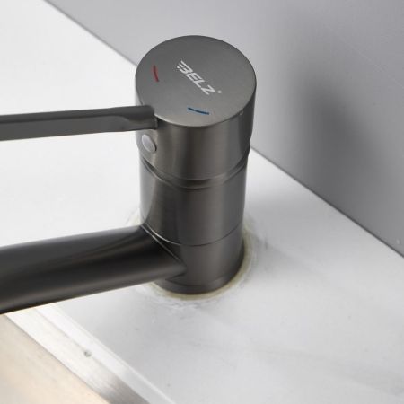 Смеситель для кухни с хирургической ручкой BELZ B19019-3, оружейная сталь, артикул B19019-3