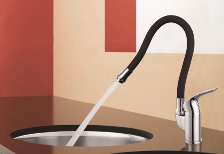 Смеситель для кухни с гибким изливом Shevanik S5543-3, хром/черный, артикул S5543-3