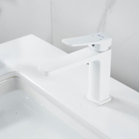 Смеситель для раковины Shevanik S9901C, белый