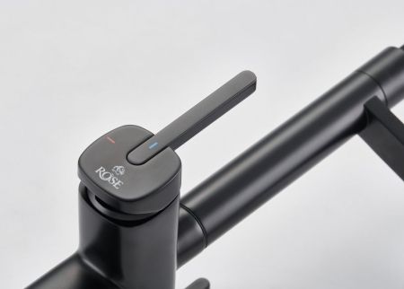 Смеситель для кухни с подключением фильтра для воды Rose R358H, черный