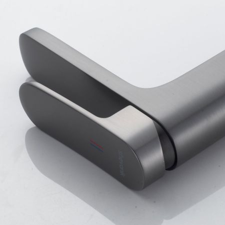 Смеситель для раковины Shevanik S4501T, оружейная сталь