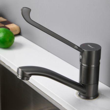 Смеситель для кухни с хирургической ручкой BELZ B19019-3, оружейная сталь, артикул B19019-3