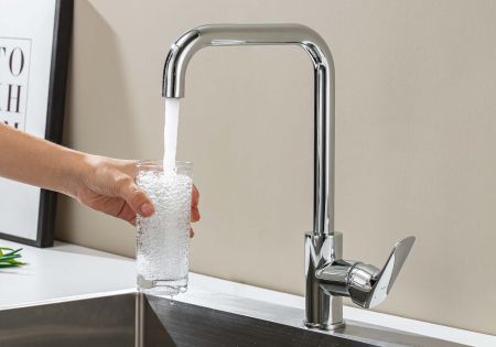 Смеситель для кухни AQUATEK (квадратный излив) AQ1081CR ВЕГА, артикул AQ1081CR