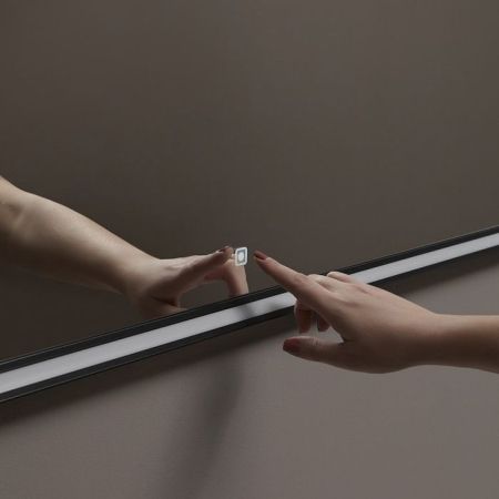 ANTONIO LUPI  Зеркало 1710х750х4 мм., с белой светодиодной подсветкой, с блестящей кромкой, с трансф., рама черная, артикул NASTRO75W Nero