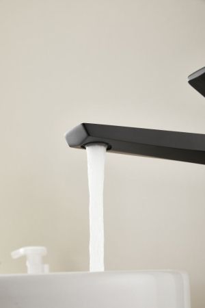 Смеситель для раковины HAIBA черный (HB11726-7), артикул HB11726-7