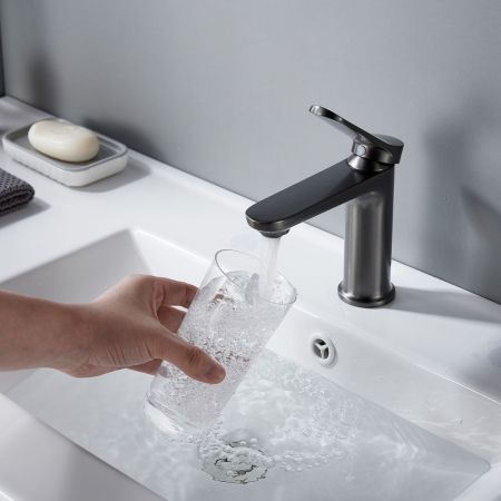 Смеситель для раковины Shevanik S4301T, оружейная сталь, артикул S4301T