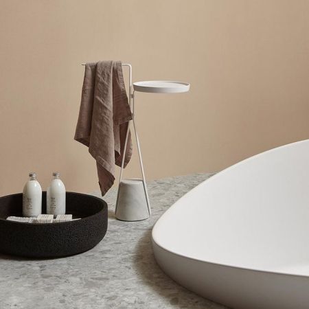 ANTONIO LUPI HALO Полотенцедержатель напольный 800х240х550 мм., база из мрамора Carrara satinato, структура Bianco opaco, артикул HALO4B.5.bianco opaco