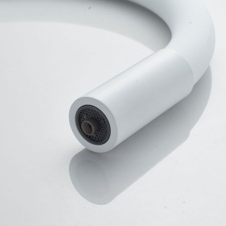 Смеситель для кухни с гибким изливом и подключением фильтра Shevanik S668C, белый, артикул S668C