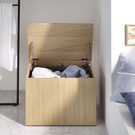 BURGBAD Sinea 2.0 Шкаф 600х450х460 мм., напольный, на колесиках, крышка, открывающаяся наверх, мешок для белья, цвет Eiche Dekor Cashmere, артикул RCAJ060 F2240