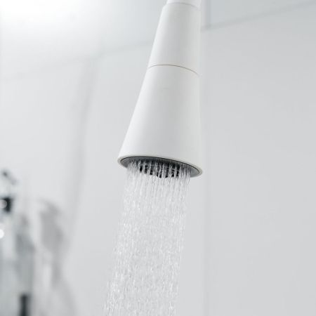 Смеситель для кухни с гибким изливом Shevanik S543C-1, белый