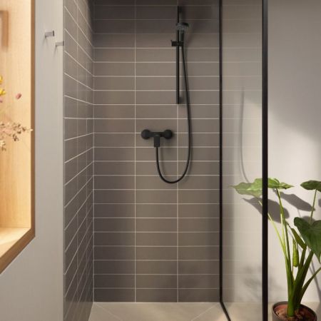 Смеситель для душа, Hansgrohe, Rebris E, тип открывания воды-однорычажный, тип регулирования воды-керамический картридж, монтаж-настенный, отверстия для монтажа-2, цвет-черный матовый, артикул 72650670