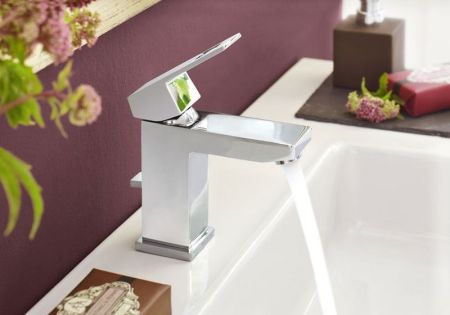 Смеситель для раковины GROHE Eurocube с донным клапаном и низким изливом, хром (23127000), артикул 23127000
