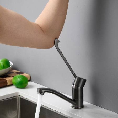 Смеситель для кухни с хирургической ручкой BELZ B19019-3, оружейная сталь, артикул B19019-3