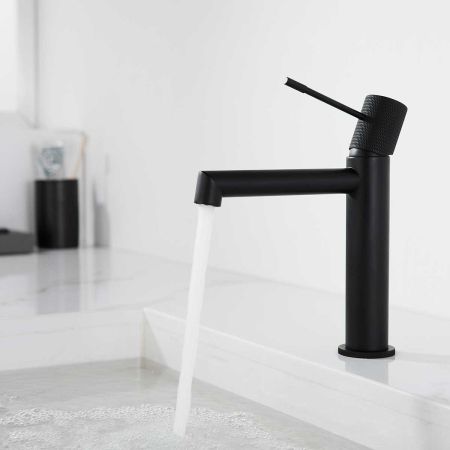 смесители для раковины Vincea Смеситель для раковины Desire VBF-1D1MB однорычажный, черный,, артикул VBF-1D1MB