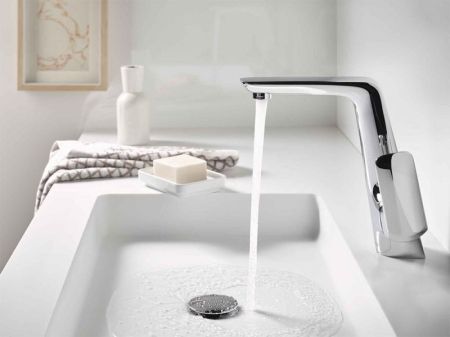 Смеситель для раковины, Kludi, Ameo, тип открывания воды-однорычажный, тип регулирования воды-керамический картридж, монтаж-на раковину/столешницу, отверстия для монтажа-1, высота, мм-220, вынос излива, мм-170, донный клапан-отсутствует, тип подводки-гибк, артикул 410240575