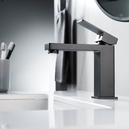 Смеситель для раковины Shevanik S9601H, черный