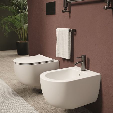 Унитаз, Alice, Unica, безободковый (с открытым смывным краем), тип установки-подвесной, ширина, мм-350, глубина, мм-550, высота, мм-345, форма чаши-овальная, выпуск-горизонтальный, материал-керамика, сиденье и крышка с микролифтом-в комплекте, вид грязеот, артикул 32240101SET