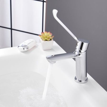 Смеситель для раковины с хирургической ручкой BELZ B10019, хром