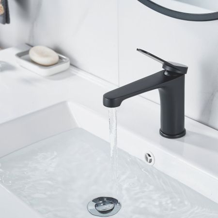 Смеситель для раковины Shevanik S6201H, черный