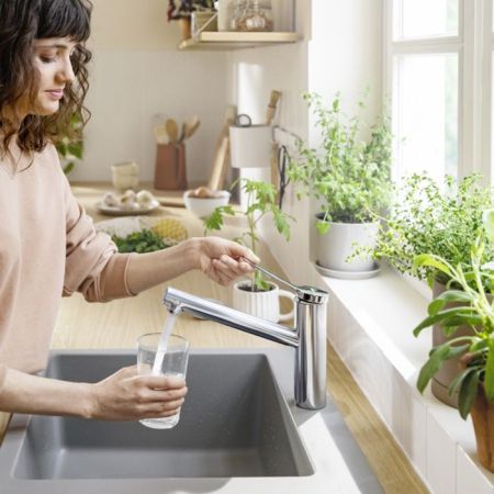 Смеситель для кухни, Hansgrohe, Zesis M33, тип открывания воды-однорычажный, тип регулирования воды-керамический картридж, монтаж-на раковину/столешницу, отверстия для монтажа-1, высота, мм-214, вынос излива, мм-220, тип излива-поворотный на 60°, 110° или, артикул 74802000