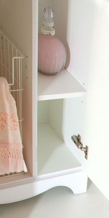 Шкаф пенал Бриклаер Анна 52 с бельевой корзиной Белый глянец, артикул 4627125411410