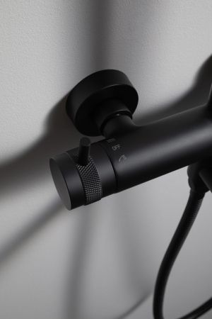 Душевая стойка Allen Brau Priority 5.31A10-31 черный матовый, артикул 5.31A10-31